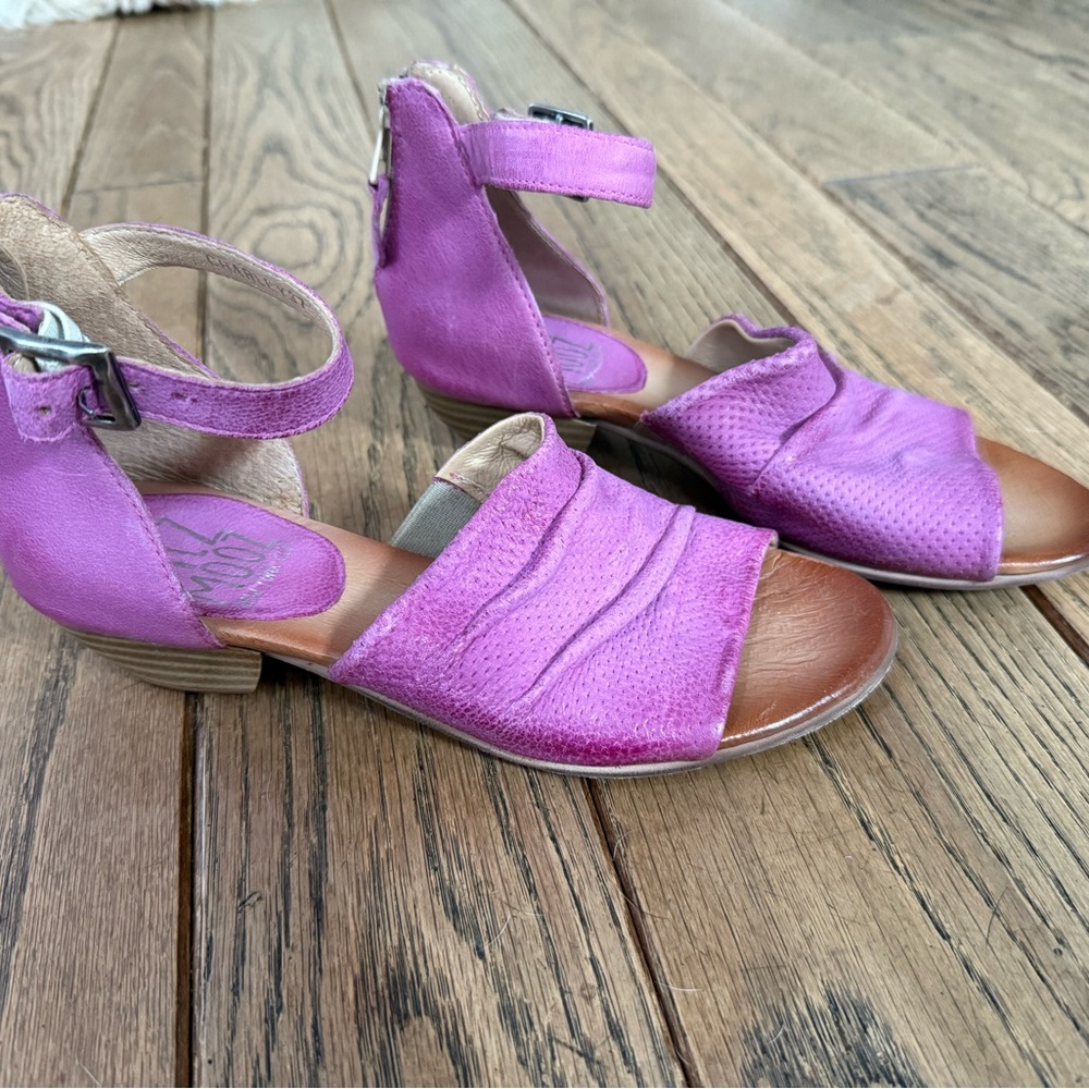 Miz Mooz Stylish Orchid Pink Sandals for Women size37 EUC